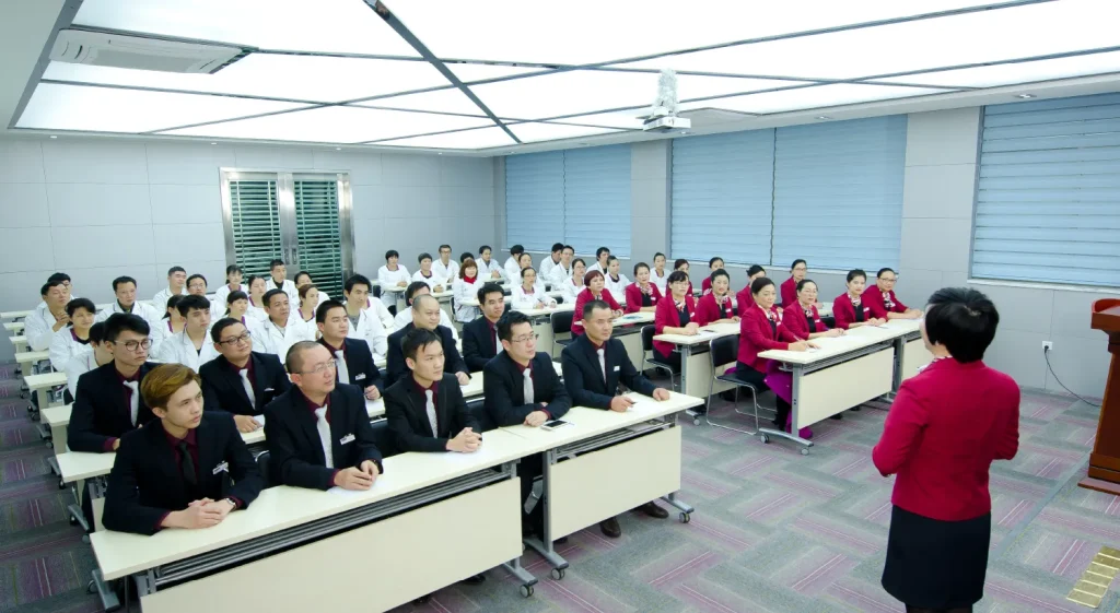 日新化妆品员工