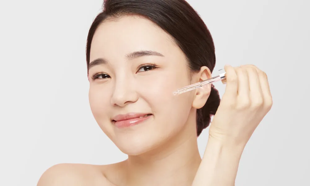 快乐女性使用精华液