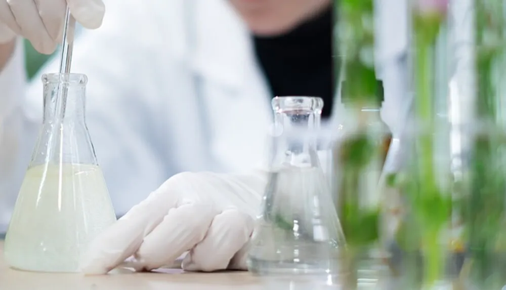 药妆护肤品 vs 其他护肤产品