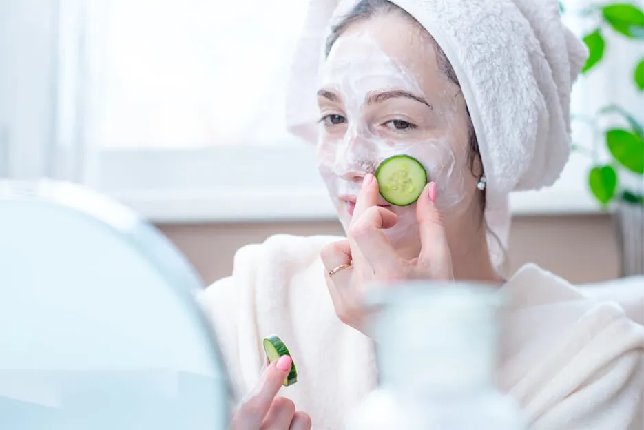 护肤品是由什么制成的？